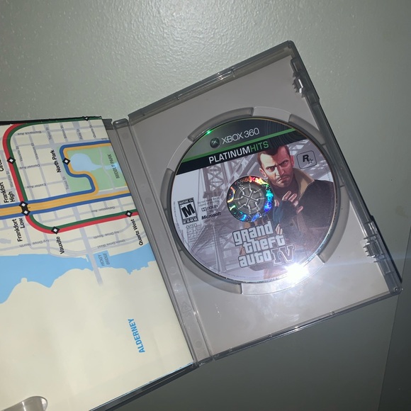 Grand Theft Auto 4 Xbox360 Game - Picture 3 of 4